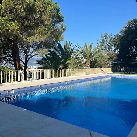 L'esterel Avec Piscine Et Grand Balcon Vue Apercu